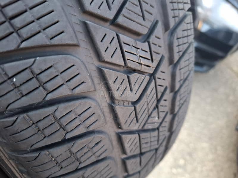 Pirelli 215/70 R16 Zimska