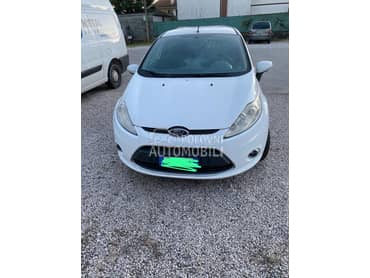 Ford Fiesta 2010. god. -  kompletan auto u delovima