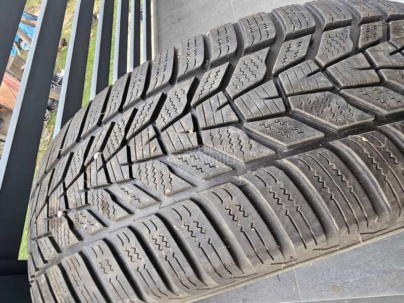 Hankook 235/65 R19 Zimska