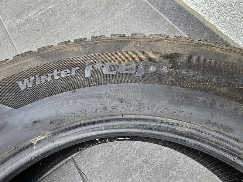 Hankook 235/65 R19 Zimska