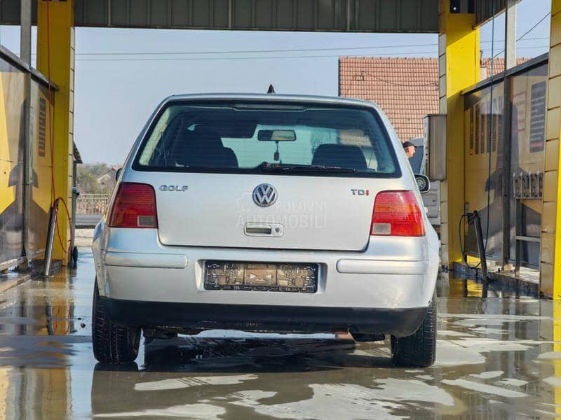 Volkswagen Golf 4 -  kompletan auto u delovima