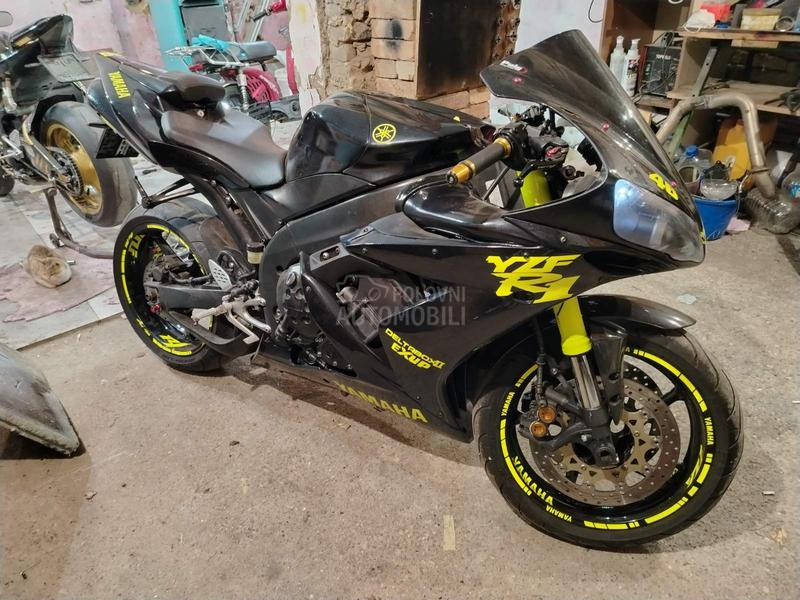 Yamaha YZF R1