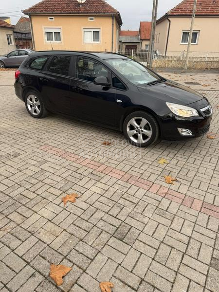 Opel Astra J 