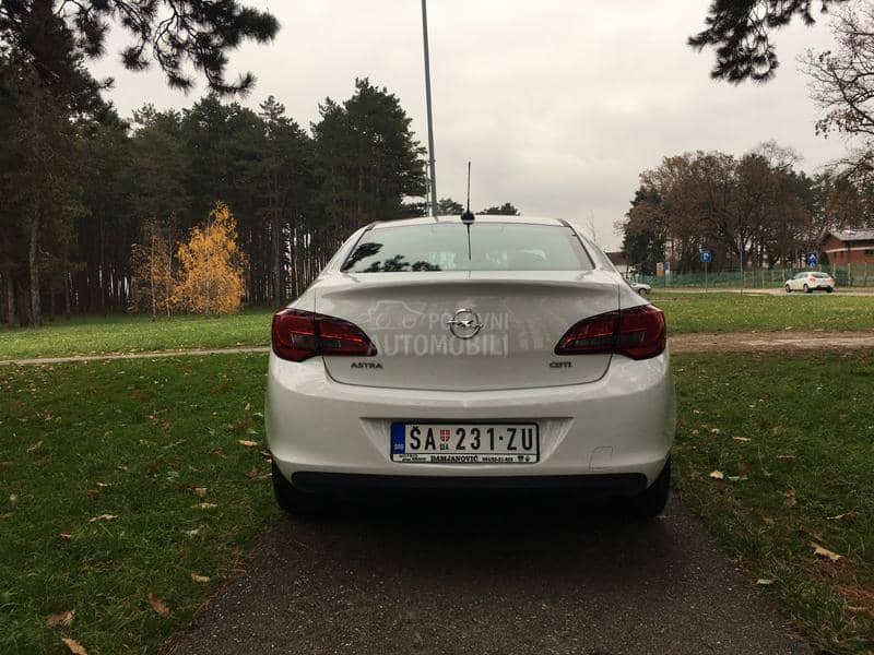 Opel Astra J 1.6 cdti