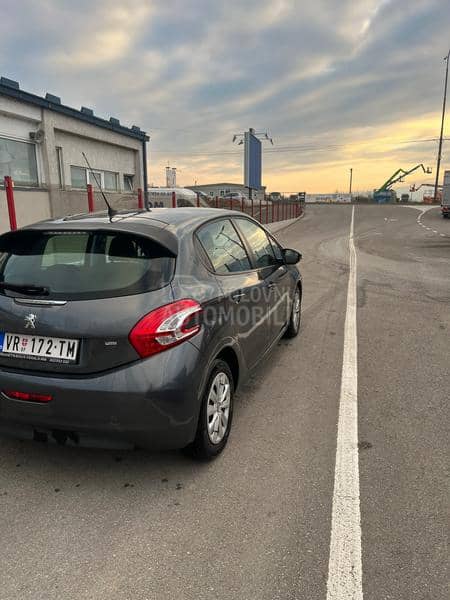 Peugeot 208 blu ehdi