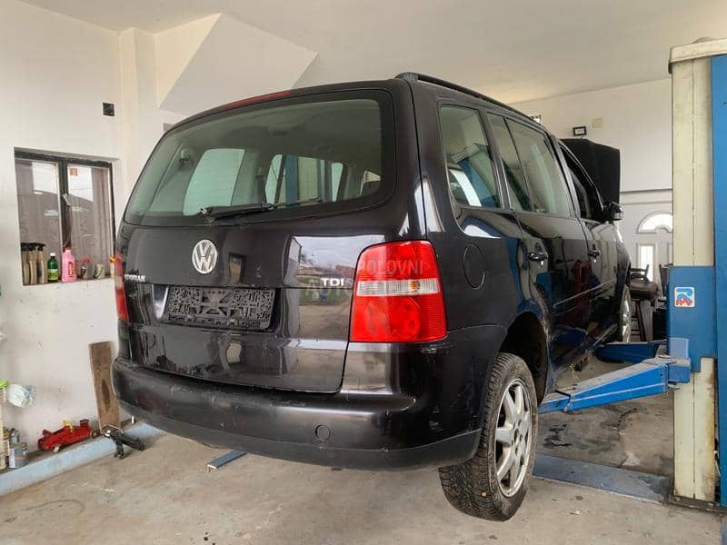 Volkswagen Touran 1.9 tdi 2004. god. -  kompletan auto u delovima