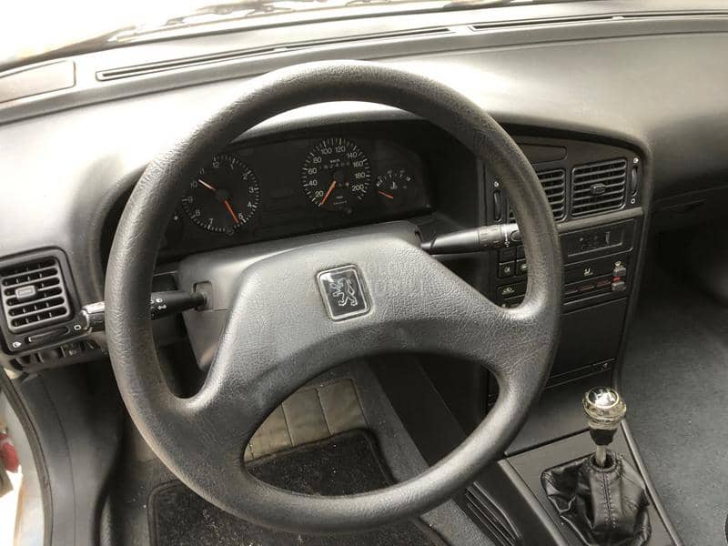 Peugeot 405 1.6i