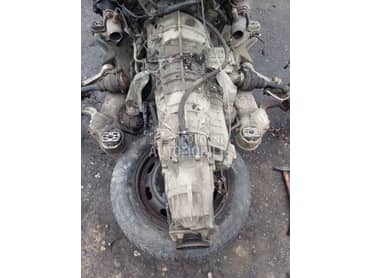 Menjac  automatski. 3,7 za Audi A8 za 2006. god.