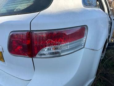 Desna stop lampa karavan za Toyota Avensis od 2009. do 2011. god.