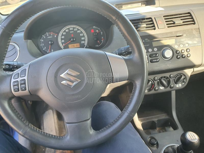 Suzuki Swift 1.3  4WD CH