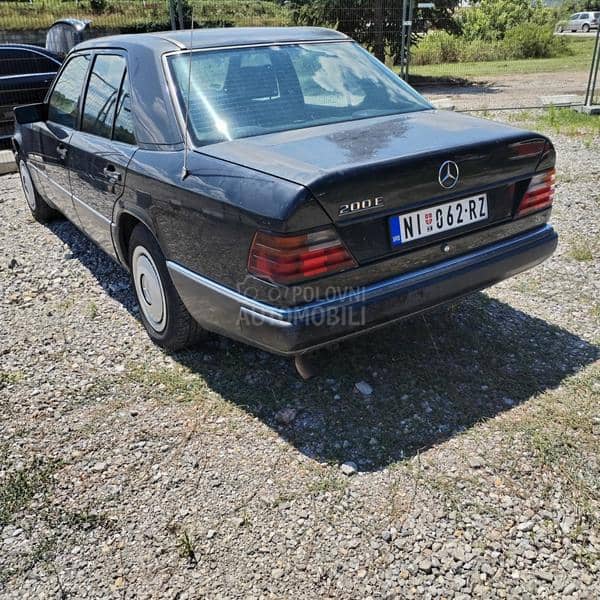 Mercedes Benz W124 200E