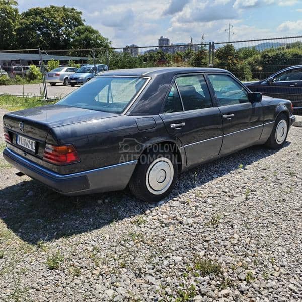 Mercedes Benz W124 200E