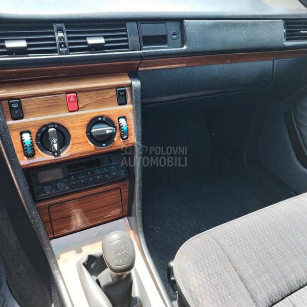 Mercedes Benz W124 200E