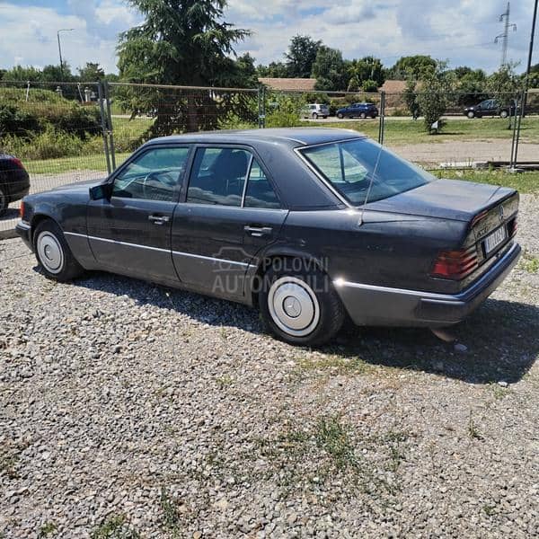 Mercedes Benz W124 200E