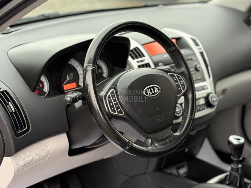 Kia cee`d sw 2.0 CRDI SWlSS