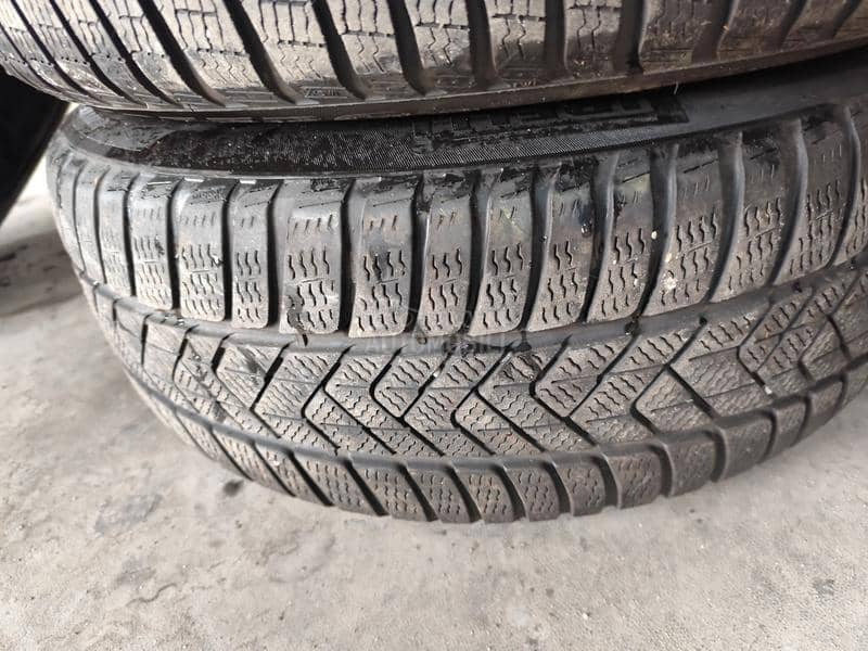 Pirelli 225/55 R18 Zimska