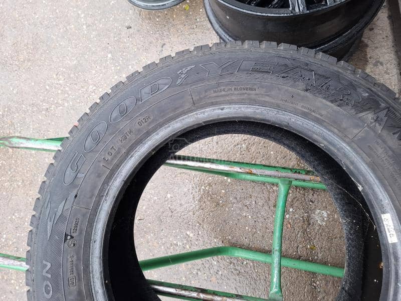 Goodyear 205/60 R15 Zimska
