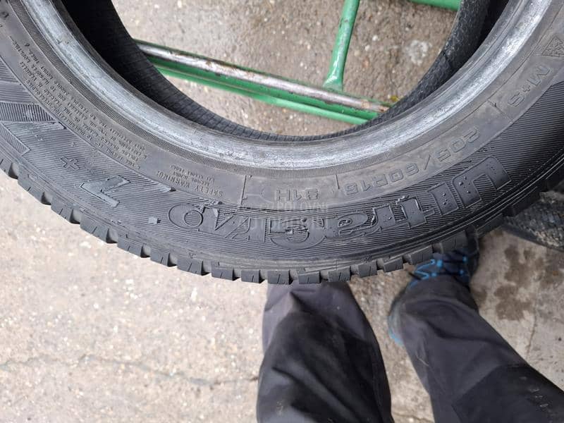 Goodyear 205/60 R15 Zimska