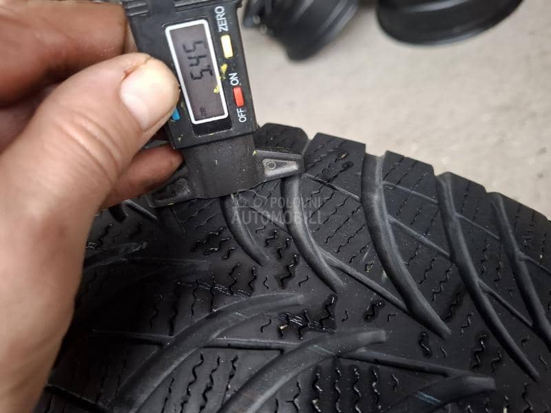 Goodyear 205/60 R15 Zimska