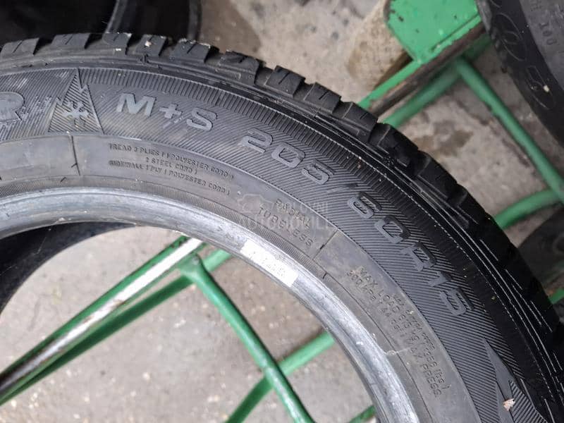 Goodyear 205/60 R15 Zimska
