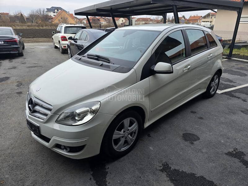 Mercedes Benz B 180 