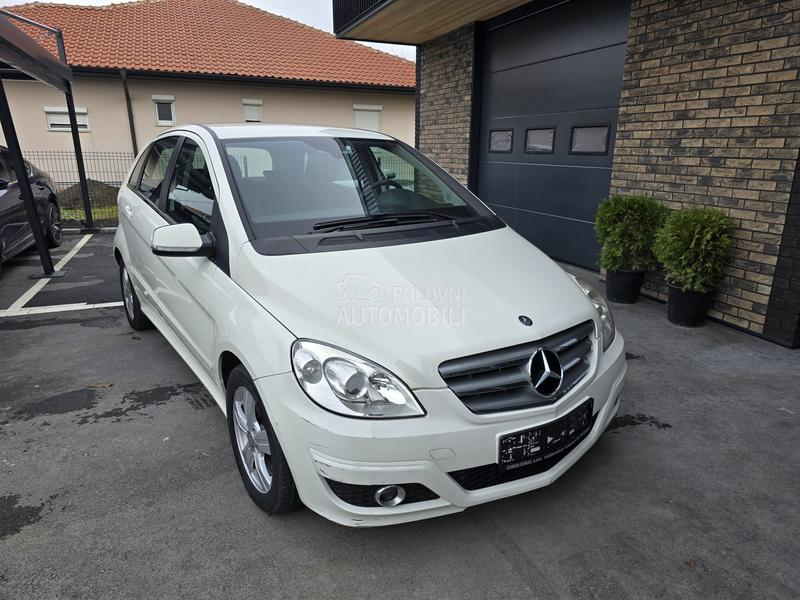 Mercedes Benz B 180 