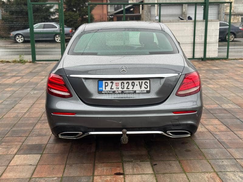 Mercedes Benz E 220 AMG