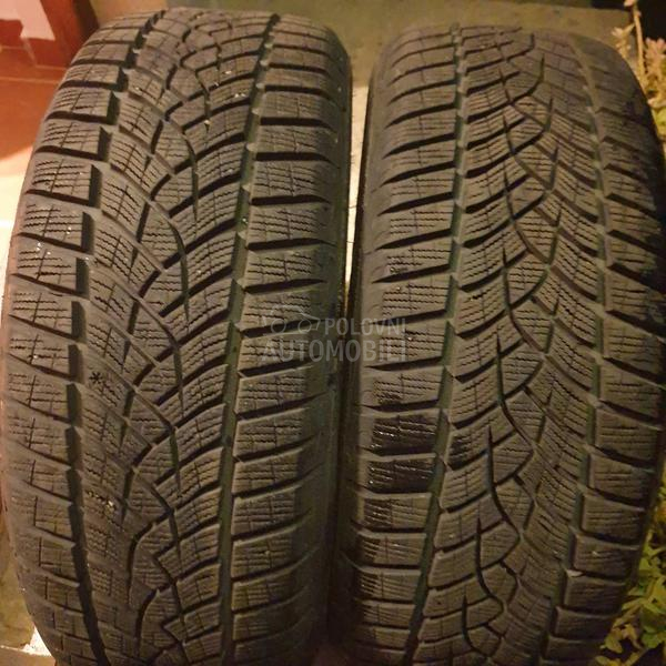 Goodyear 215/55 R17 Zimska