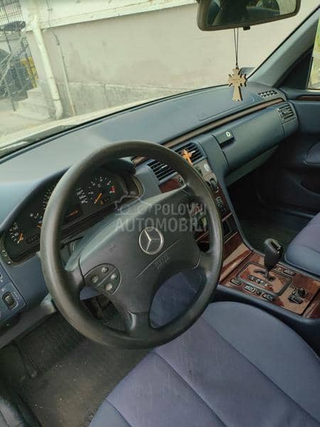 Mercedes Benz E 270 