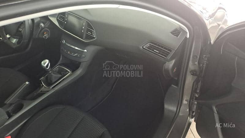 Peugeot 308 1.5 BLU NAV ALU LED