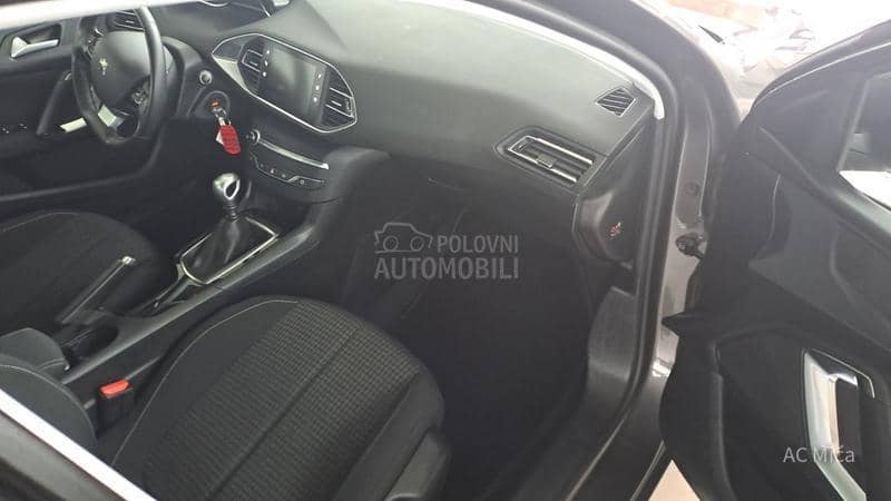 Peugeot 308 1.2 67000 NAV ALULED