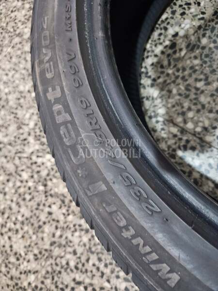 Hankook 235/45 R19 Sve sezone