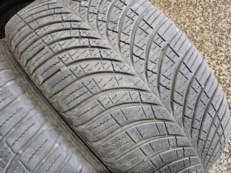 Goodyear 235/45 R18 Sve sezone