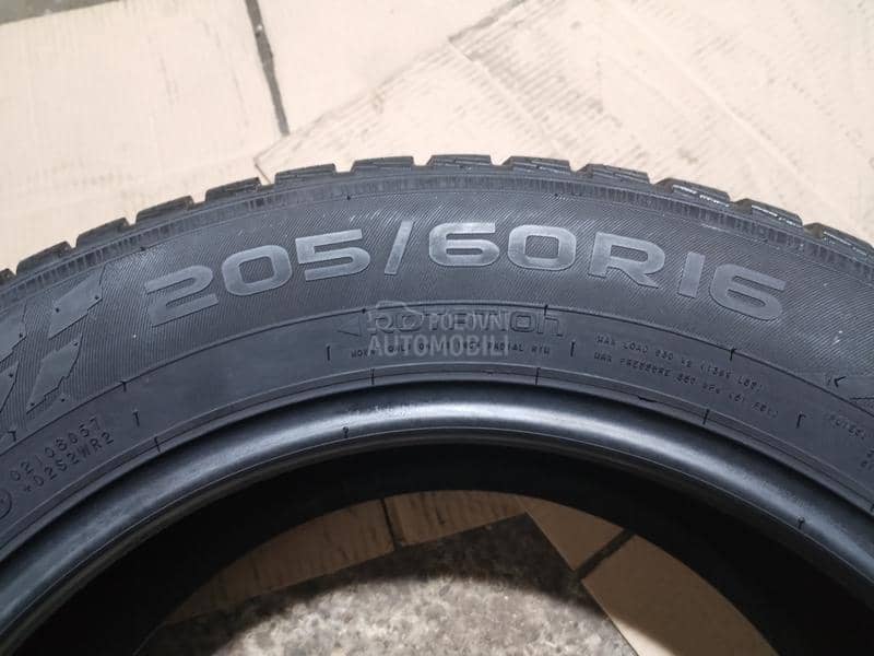 Nokian 205/60 R16 Zimska