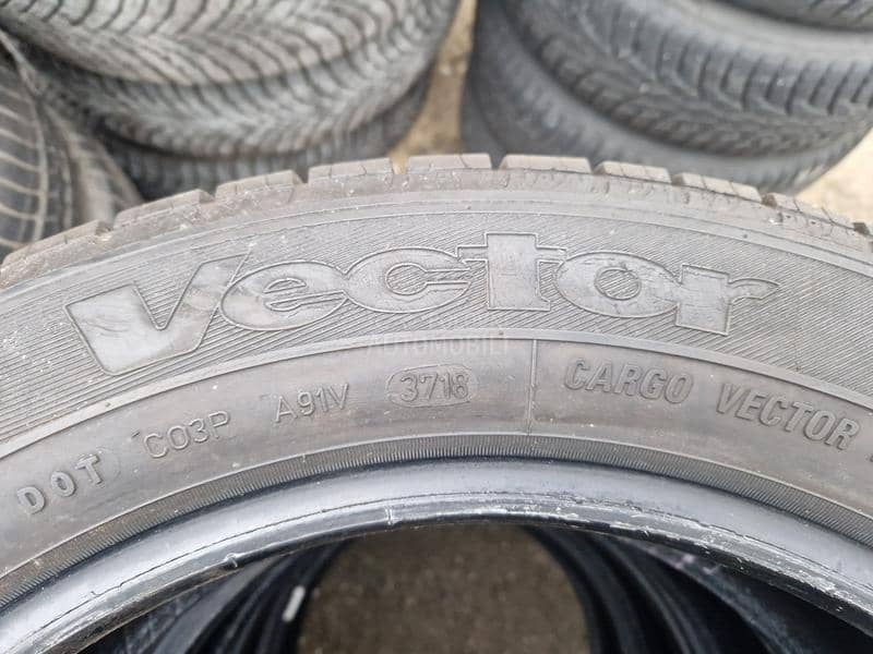 Goodyear 215/60 R17 Zimska