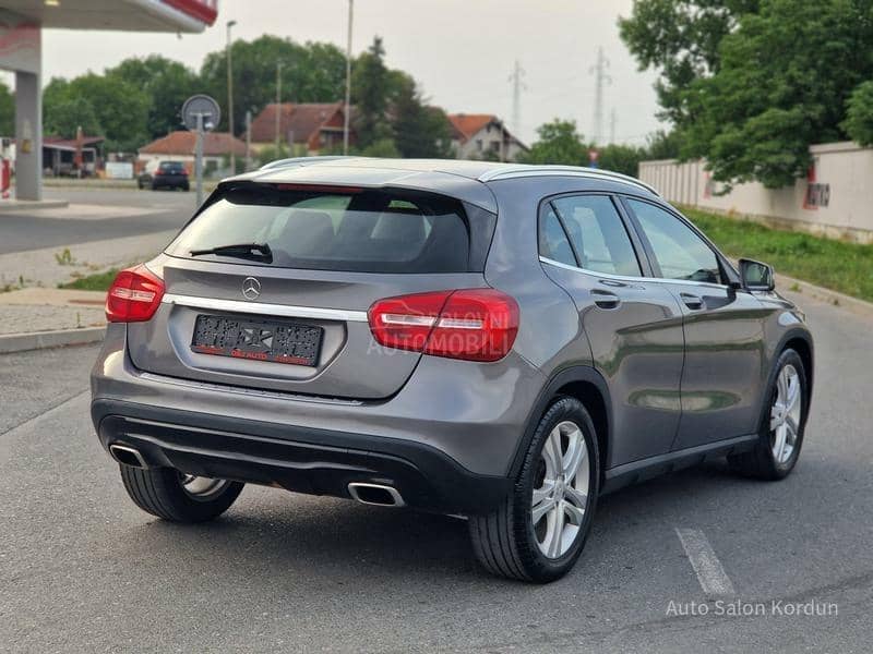 Mercedes Benz GLA 180 L E D