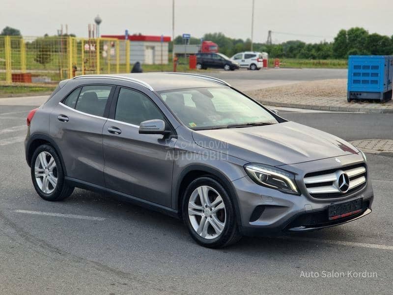 Mercedes Benz GLA 180 L E D