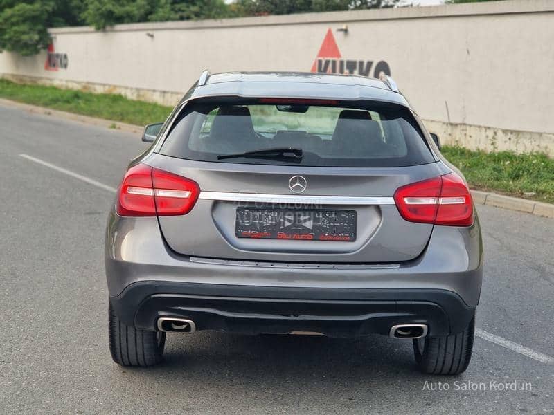 Mercedes Benz GLA 180 L E D