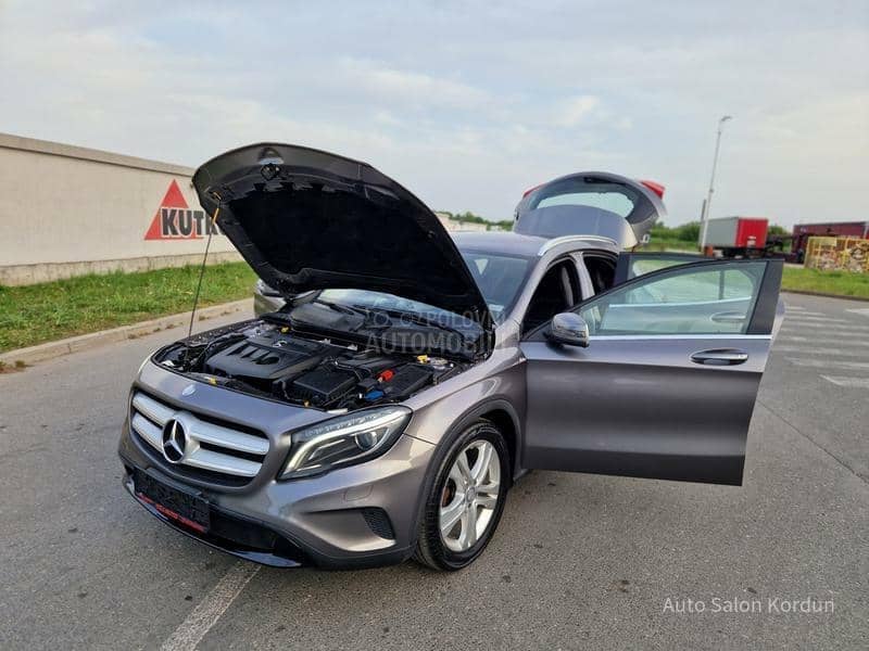 Mercedes Benz GLA 180 L E D