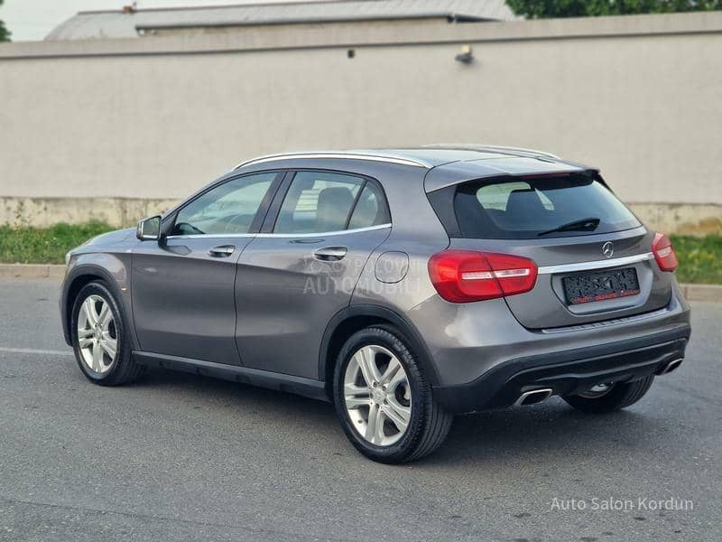 Mercedes Benz GLA 180 L E D