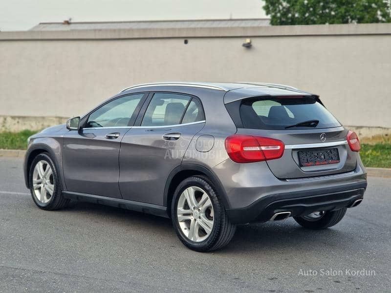 Mercedes Benz GLA 180 L E D