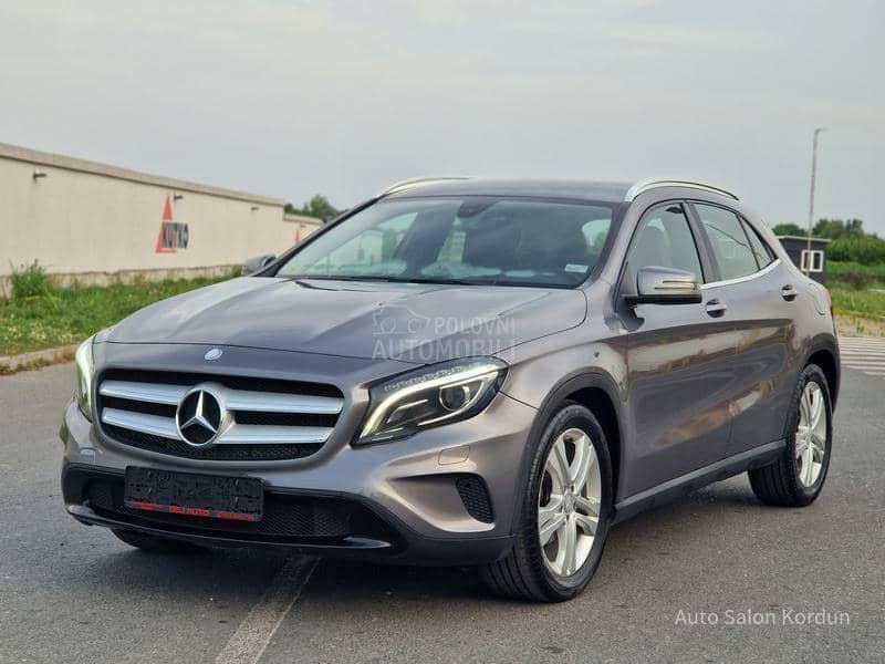 Mercedes Benz GLA 180 L E D