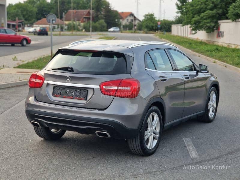 Mercedes Benz GLA 180 L E D