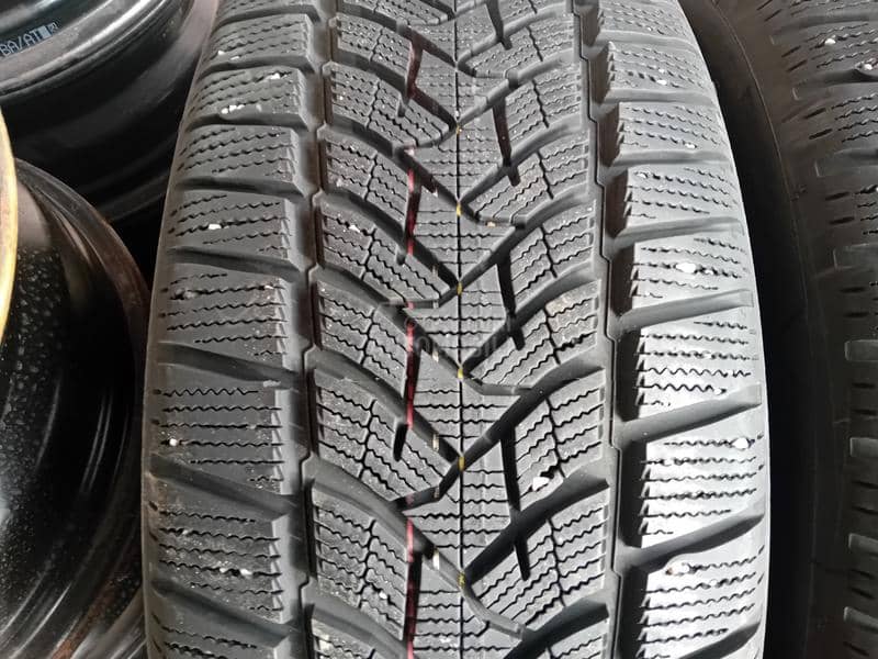 Dunlop 235/55 R19 Zimska