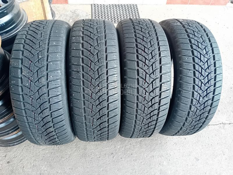 Dunlop 235/55 R19 Zimska