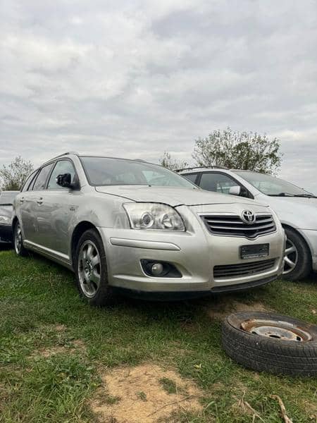 Toyota Avensis DCAT 2009. god. -  kompletan auto u delovima