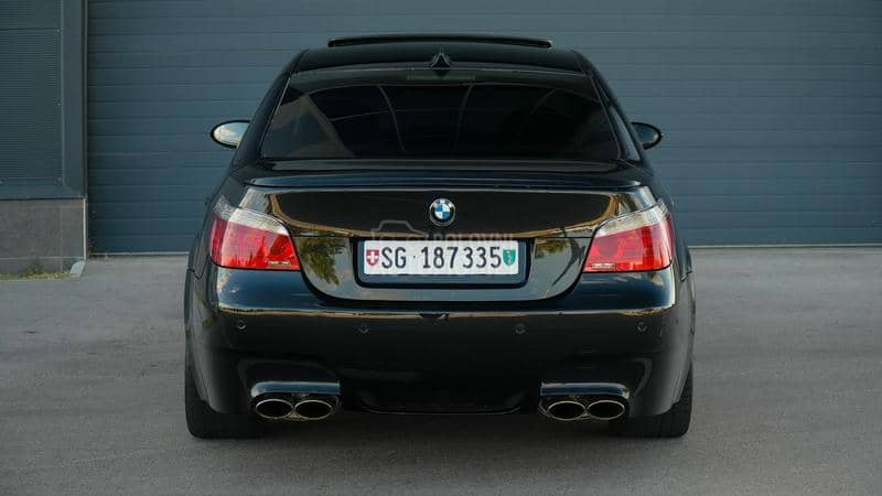 BMW M5 v10