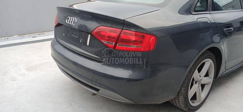 Audi A4 B8 2010. god. -  kompletan auto u delovima