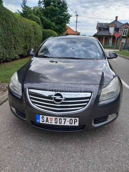 Opel Insignia 1.8 za motorcikl