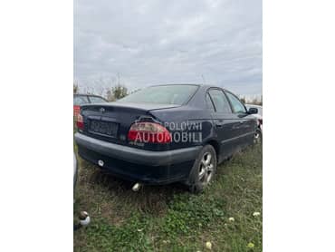 Toyota Avensis D4D 2002. god. -  kompletan auto u delovima